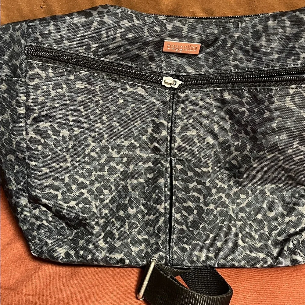 Baggallini Black Leopard Crossbody Bag - Picture 10 of 16